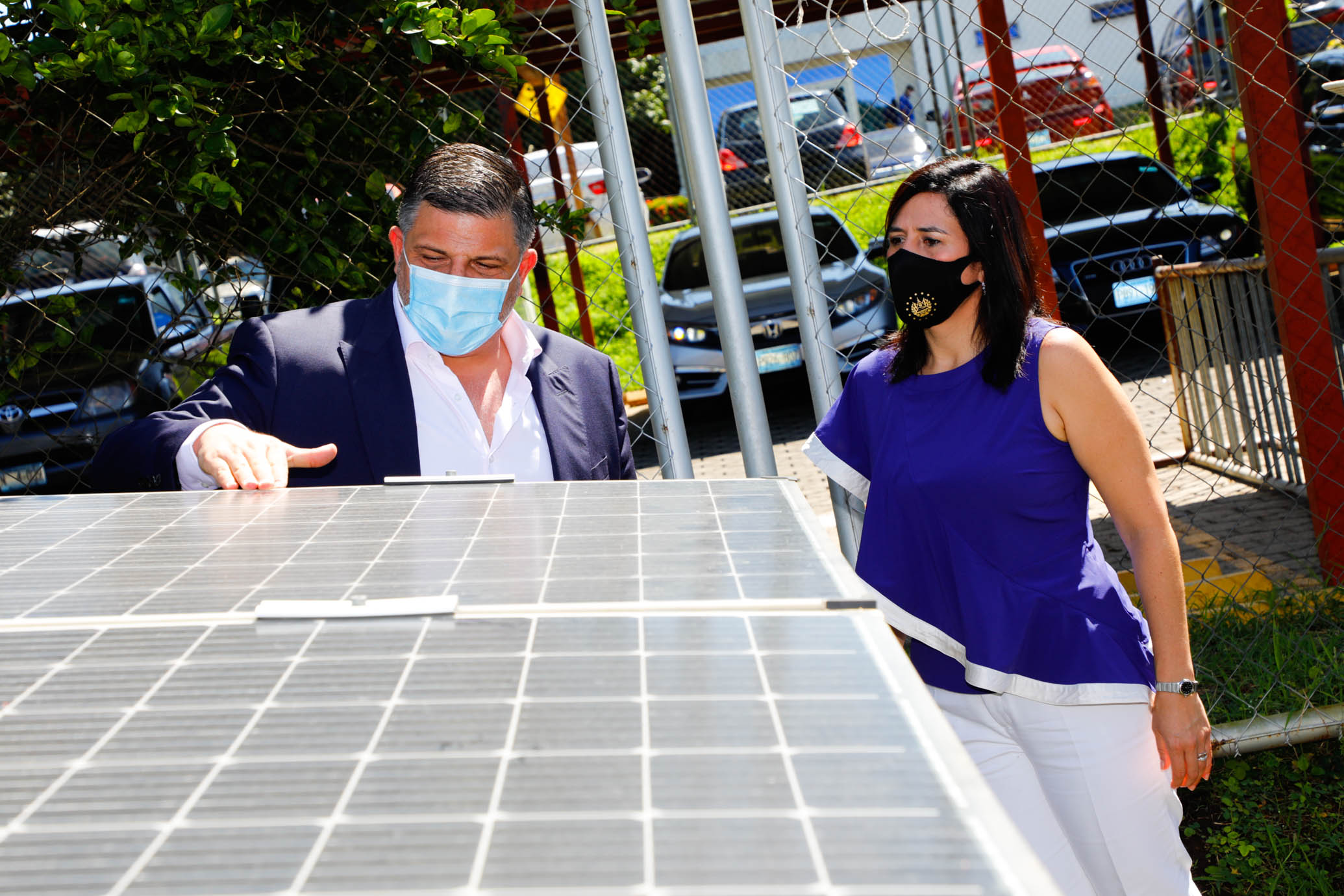 gobierno-inaugura-primera-planta-de-paneles-solares-bifaciales-en-san-juan-opico